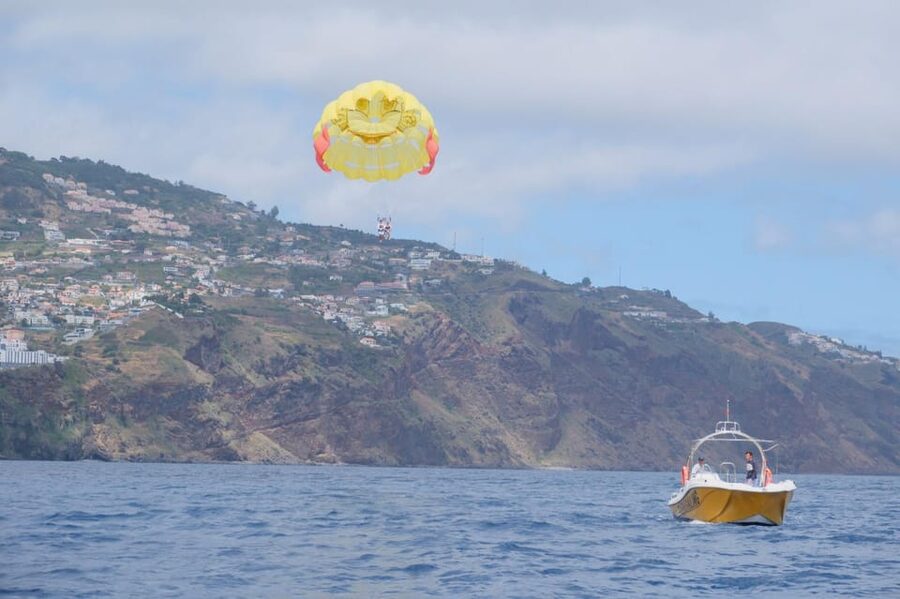Funchal: Parasailing Tour on the Coast of Madeira Island - The view is the main event