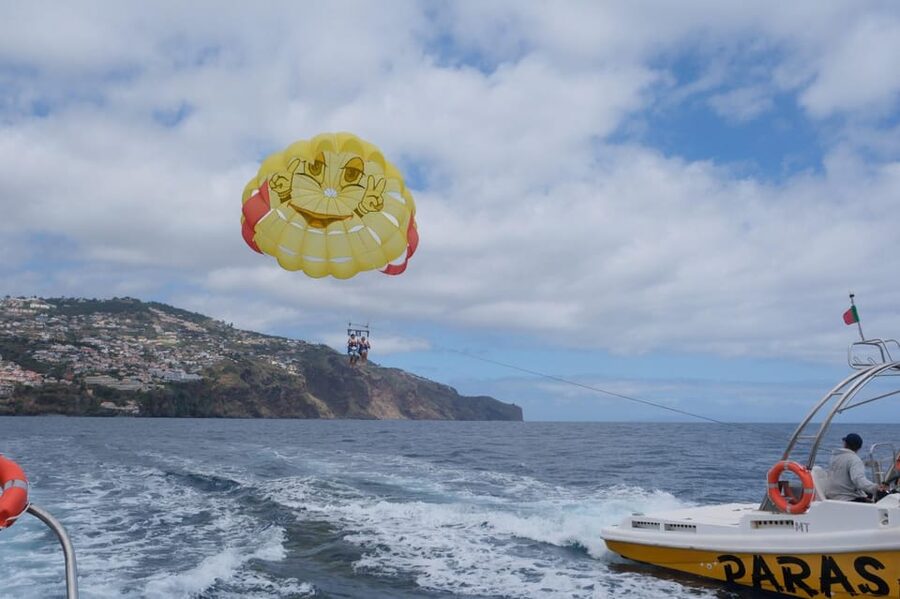 Funchal: Parasailing Tour on the Coast of Madeira Island - Safety briefing and choosing your flight