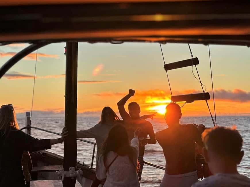 Funchal: Sunset Tour on Traditional Madeiran Boat w/ Drinks - Comfort, sea conditions, and what to pack