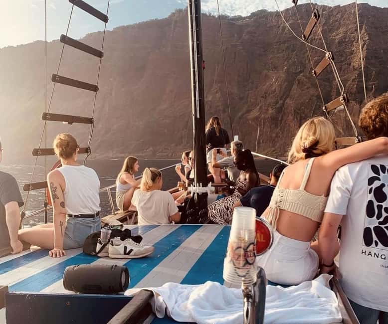 Funchal: Sunset Tour on Traditional Madeiran Boat w/ Drinks - Setting out on the traditional Dragão boat