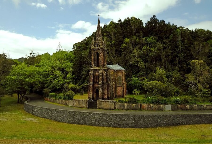 Furnas: Tea Plantations, Lake and Volcano Guided Tour - Furnas Lake and the volcanic valley
