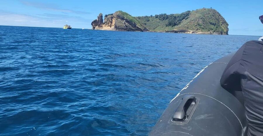 Islet Tour- Ilhéu de Vila Franca do Campo - Why the small boat changes the experience