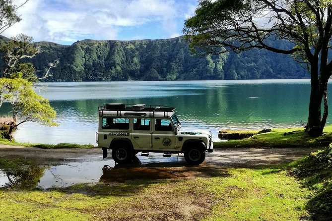 Jeep Tour Full Day Sete Cidades & Lagoa do Fogo with lunch and drinks included. - Muro das Nove Janelas and the island’s old stonework