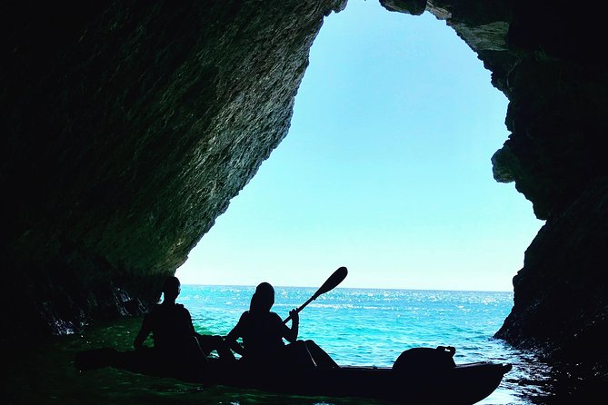 Kayak Adventure in Sesimbra - The Heart of Arrábida Natural Park - The guides make the day work