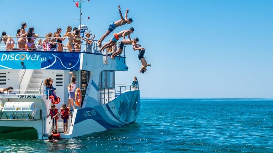 Lagos: Dolphins & Caves - Catamaran - A small snack that arrives at the right time