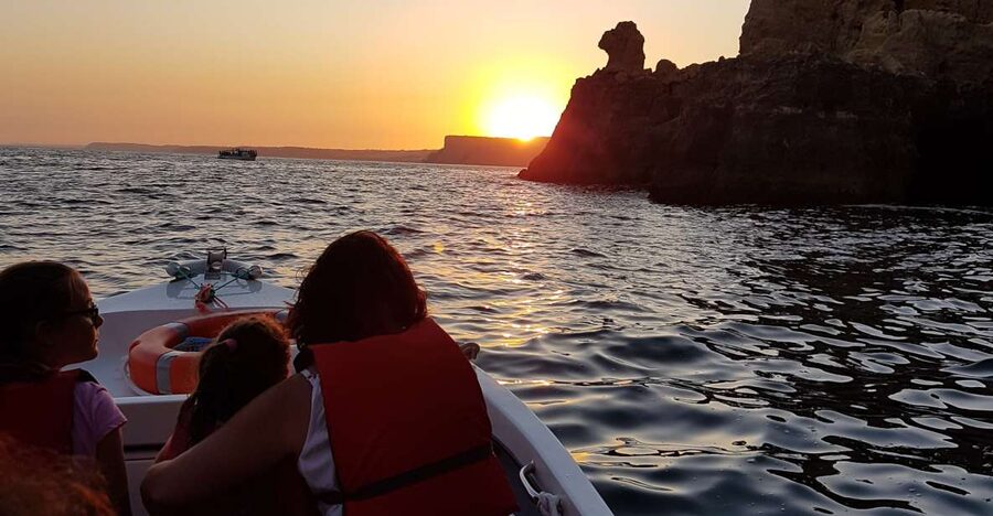 Lagos: Guided Ponta da Piedade Sunset Boat Tour - The beaches between Lagos and Ponta da Piedade