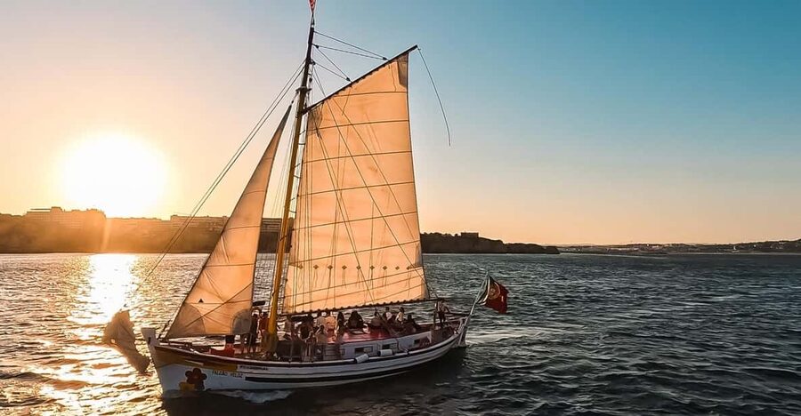 Lagos: Sunset Sail aboard a Traditional Boat with Prosecco - When the sails work, and when they do not
