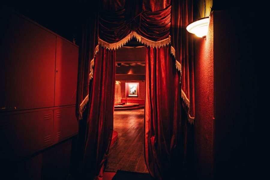Lisboa - A Morte do Corvo, new immersive theatre, not spoken - The actors carry the production