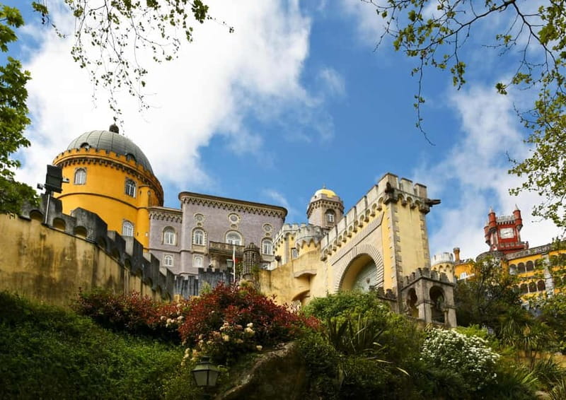 Lisboa: Sintra, Pena Palace, Cabo da Roca Coast and Cascais - Estoril on the scenic return