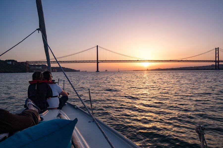 Lisbon: 1 or 2-Hour Cruise along the Tagus River - Choosing between one hour, two hours, and sunset