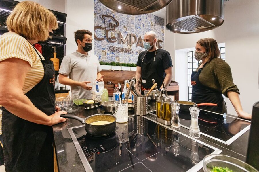 Lisbon: 2-Hour Pastel de Nata Cooking Class - Arriving at the local kitchen