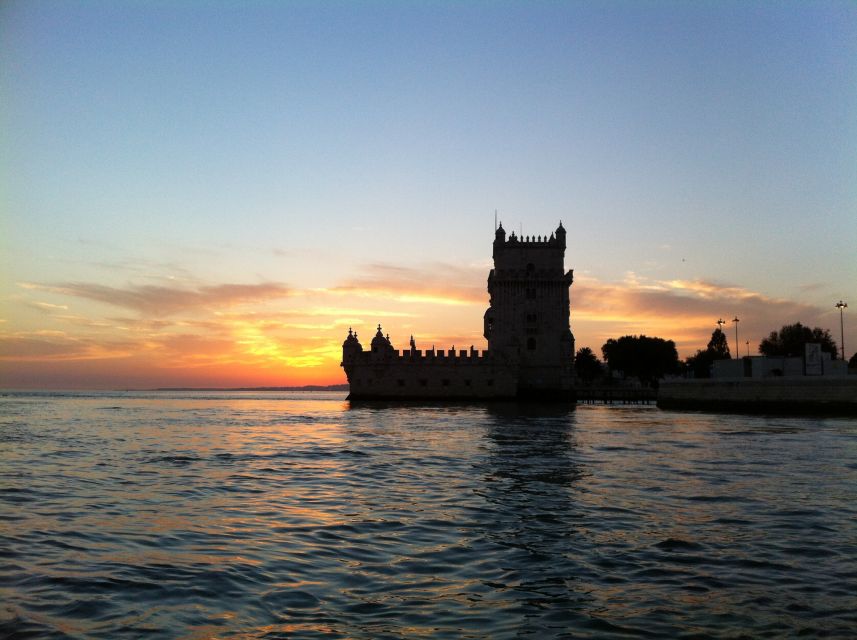 Lisbon: 2-Hour Sunset Sailing Tour on Luxury Sailing Yacht - Alfama, São Jorge Castle, and the old hills