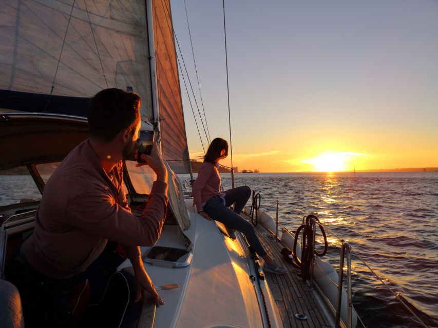 Lisbon: 2-Hour Sunset Sailing Tour on Luxury Sailing Yacht - Meeting the boat at Belém