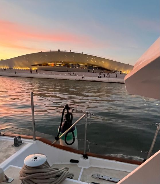 Lisbon: 2H Sunset Boat Cruise Tour with Drinks - Key details before you book