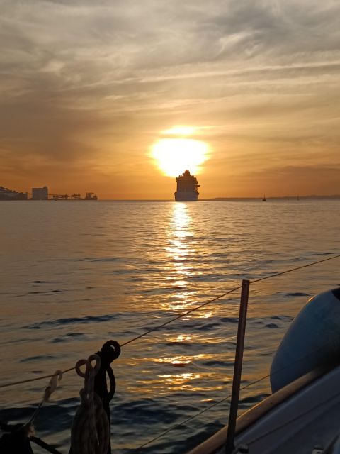 Lisbon: 2H Sunset Boat Cruise Tour with Drinks - Is $47 a fair price?