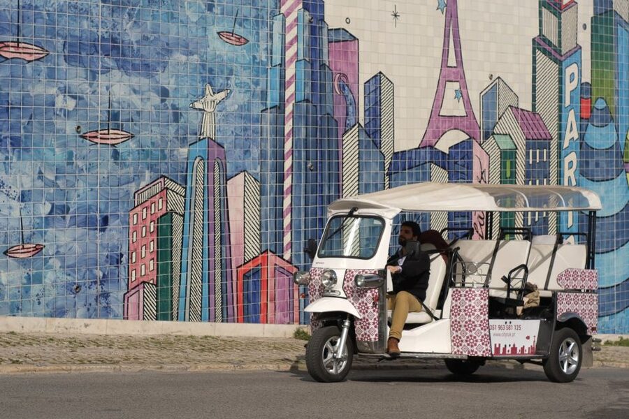 Lisbon: 3-Hour Street Art Tuk Tuk Tour - Starting in the city center