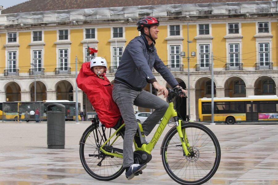 Lisbon: 3-Hour Tour by E-Bike - Rolling down into Alfama