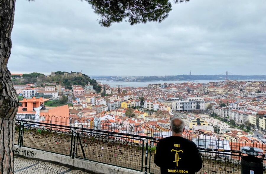 Lisbon: 7 Hills Panoramic Guided Tour by E-Bike - Graça and the older side of the city
