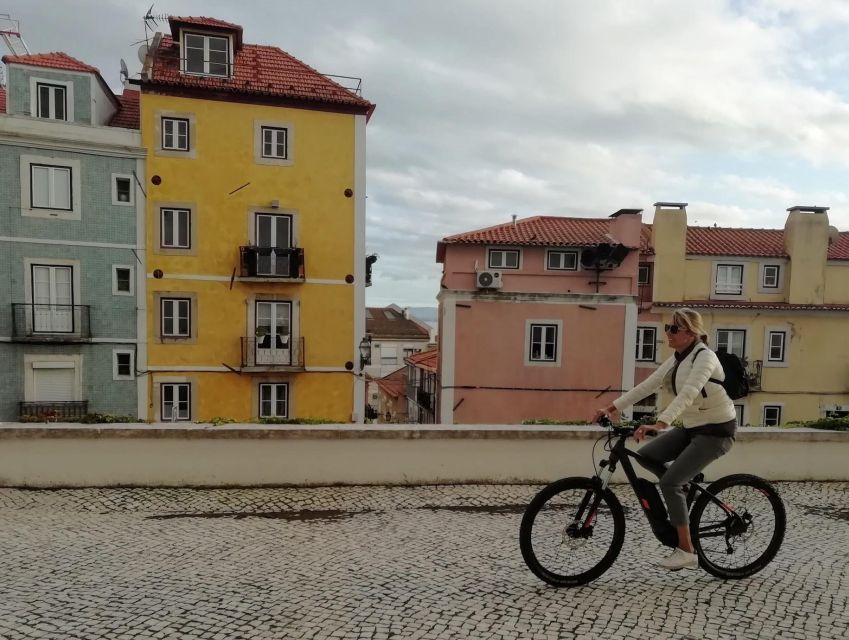 Lisbon: 7 Hills Panoramic Guided Tour by E-Bike - Alfama by bicycle