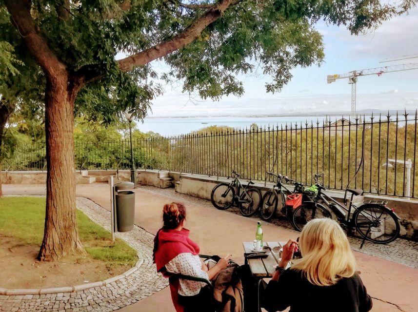 Lisbon: 7 Hills Panoramic Guided Tour by E-Bike - The guide makes the difference