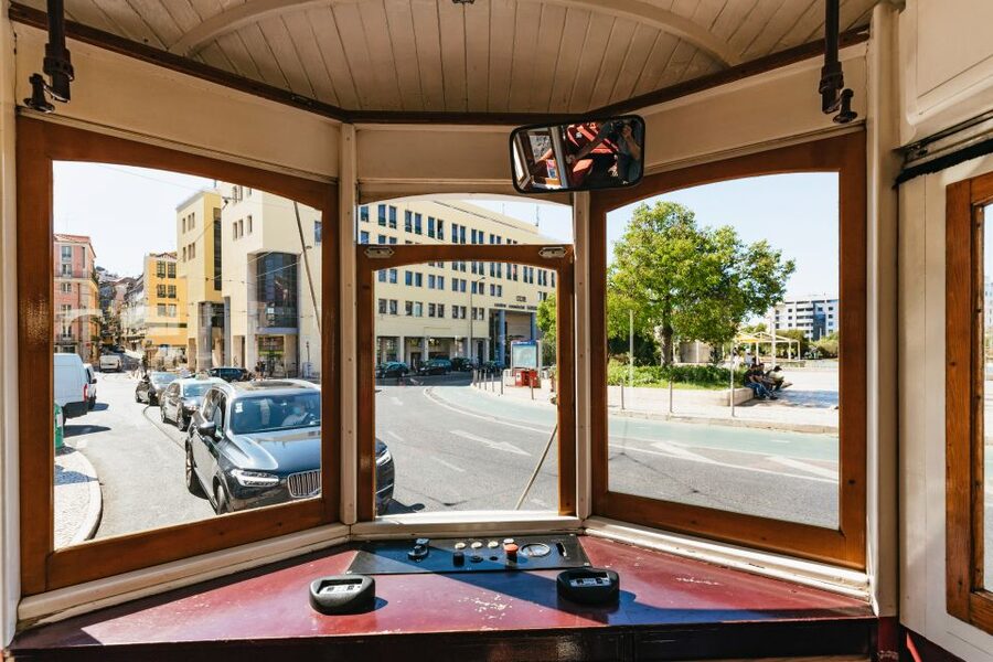 Lisbon: 72/96-Hour Hop-On Hop-Off Bus, Tram & Boat Ticket - Use the public trams, but know their limits