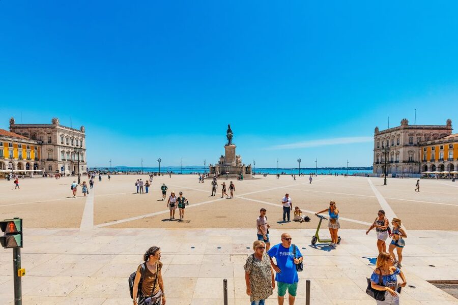 Lisbon: Amphibious Sightseeing Tour - The road portion: Lisbon through a comic lens