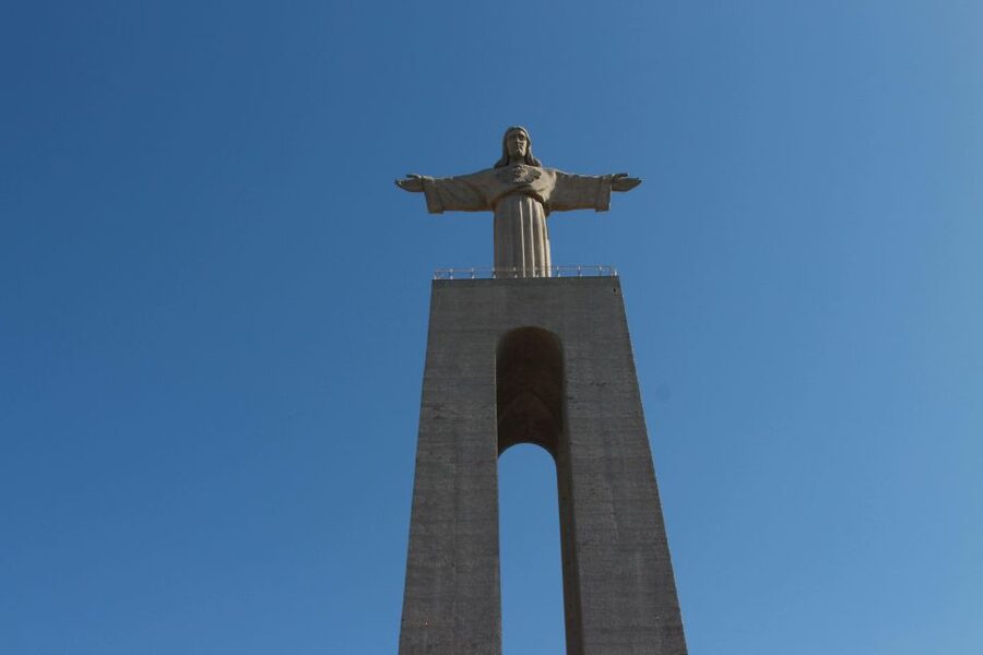 Lisbon: Arrábida and Sesimbra Day Trip with Wine - The return to Lisbon and Christ the King