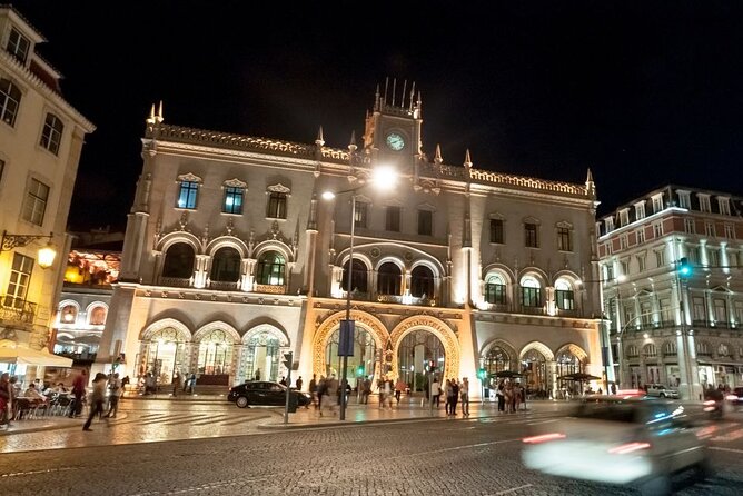Lisbon: Authentic Fado Show, Dinner and Night Tour - The Fado performance is the emotional center