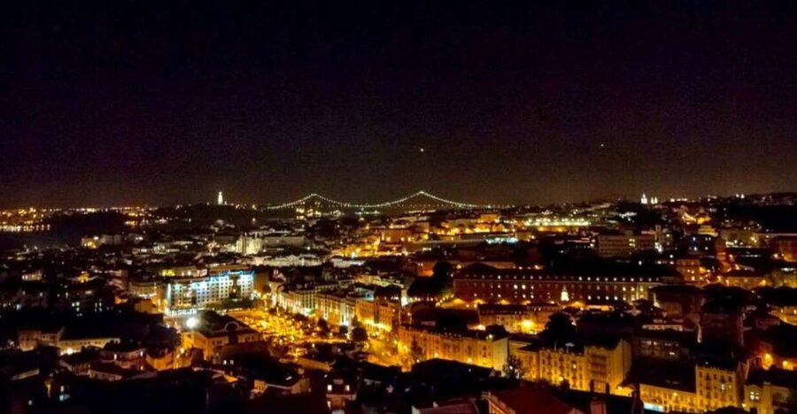 Lisbon: Authentic Fado Show, Dinner and Night Tour - Who should book this Lisbon night tour?