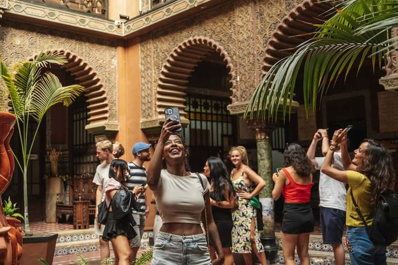 Lisbon: Baixa Food Walking Tour with Drinks - Passing near Alfama without turning it into a sightseeing tour