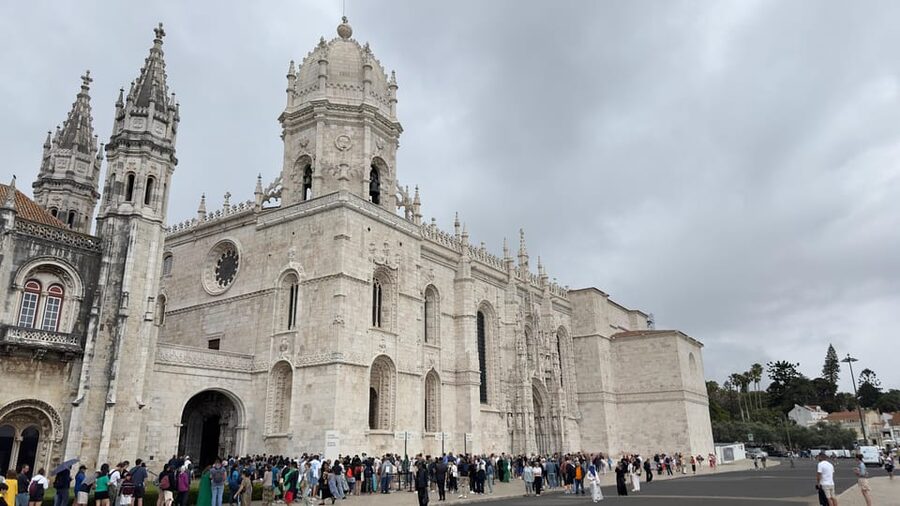 Lisbon: Belem Tour with Pastéis at Jerónimos Monastery - Crossing toward the Tagus River
