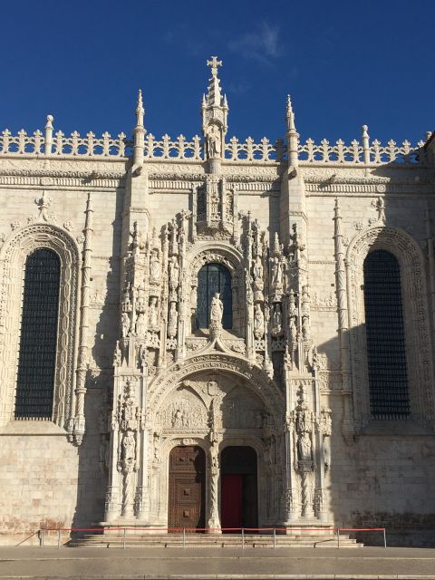 Lisbon: Belem Walking Tour with Jeronimos Monastery Ticket - Jerónimos Monastery and the church of Vasco da Gama