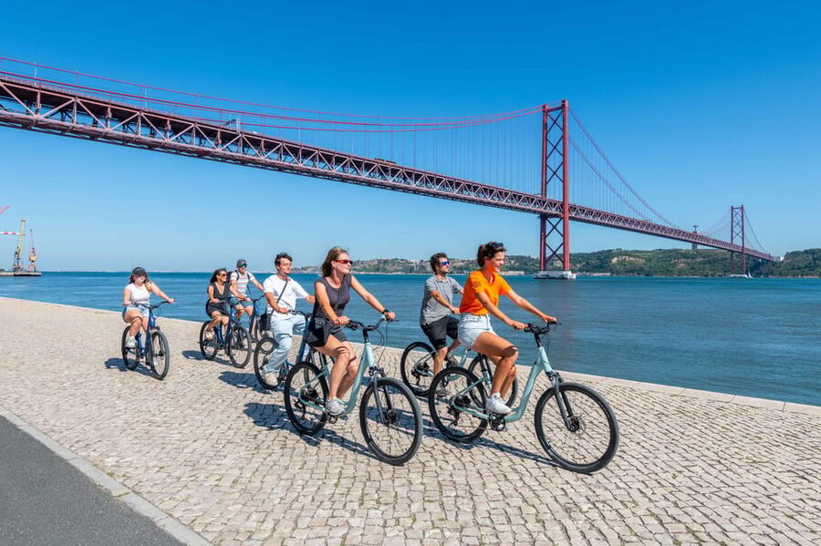 Lisbon Bike Tour: Langs de rivier van Belém naar Lissabon - Ginjinha, Lisbon’s cherry liqueur
