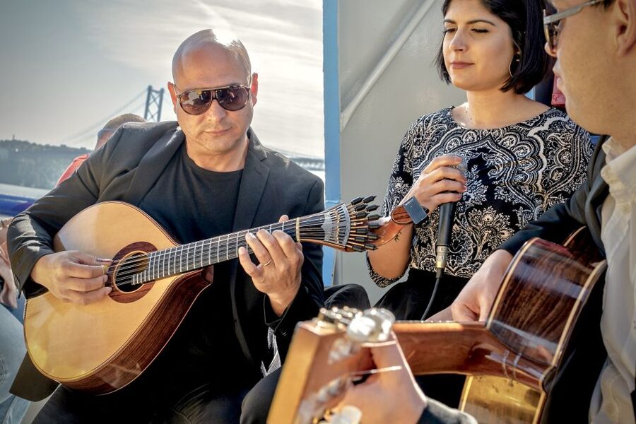 Lisbon: Boat Cruise with Live Fado Performance and a Drink - Why this Lisbon cruise works so well