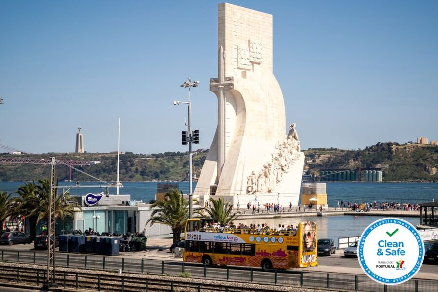 Lisbon: Boat Tour Ticket and Hop-on Hop-off 48-Hour Bus. - Key points at a glance