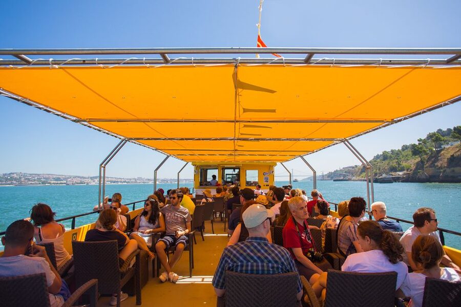 Lisbon: Boat Tour Ticket and Hop-on Hop-off 48-Hour Bus. - Begin in central Lisbon at Restauradores Square