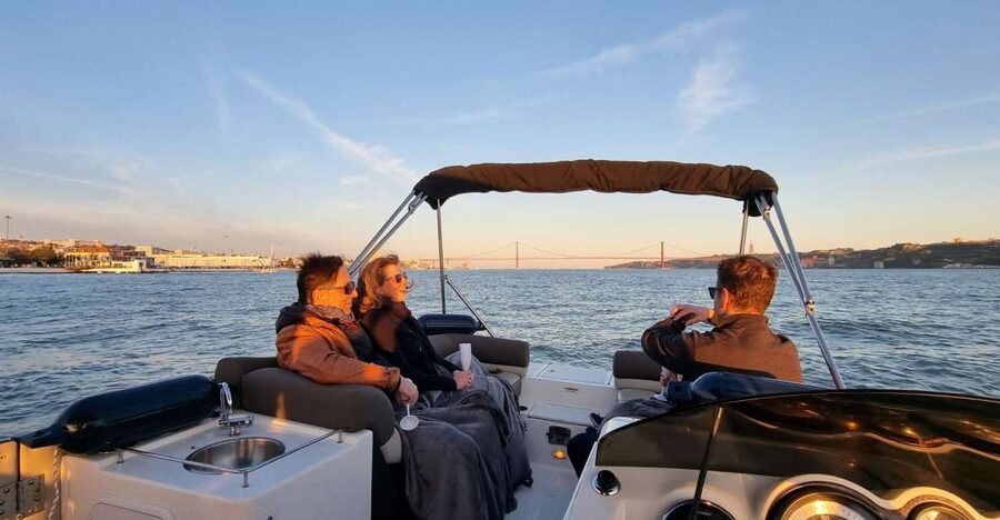 Lisbon: Boat Tour with Champagne - Crossing beneath the 25 de Abril Bridge