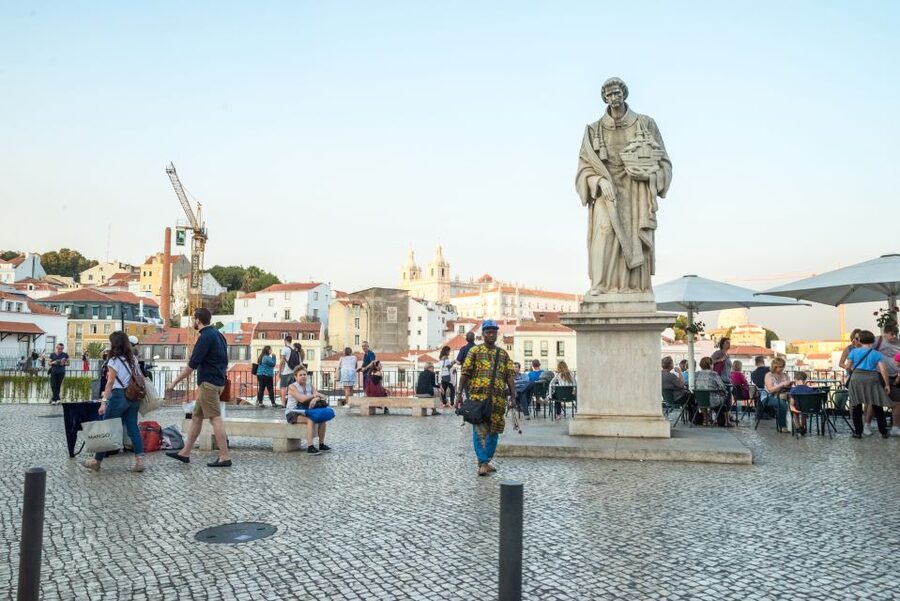 Lisbon by Tuk Tuk Guided Tour: City of Neighborhoods - The guides make the short route work