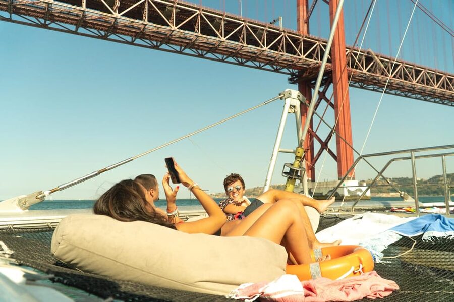 Lisbon: Catamaran Boat Party with Music, Open Bar & Dives - Algés and the first views from the Tagus