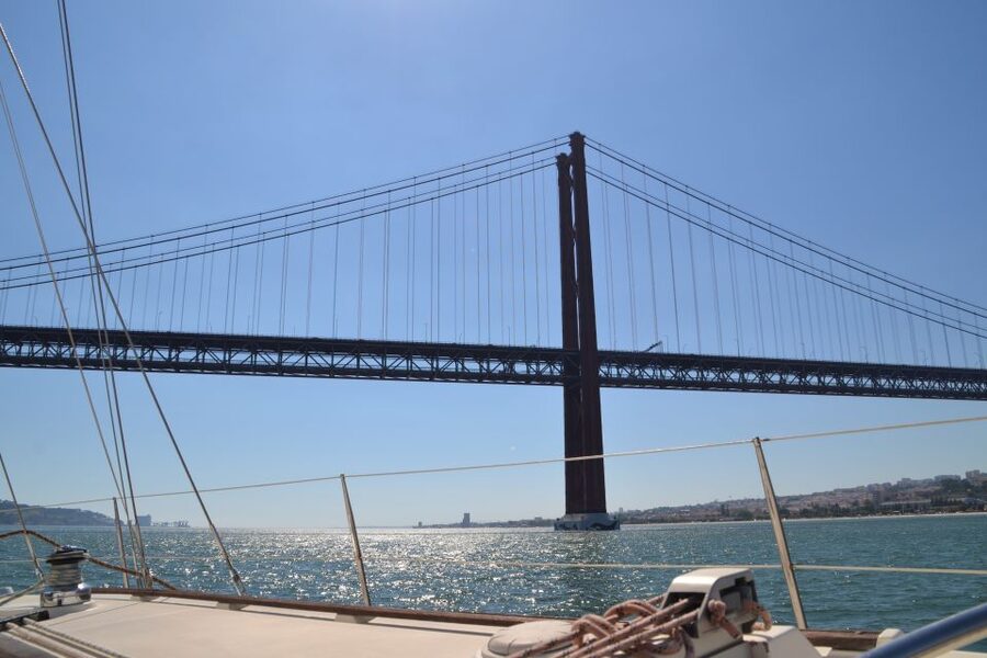 Lisbon: Champagne Sailing Tours - Christ the King across the Tagus