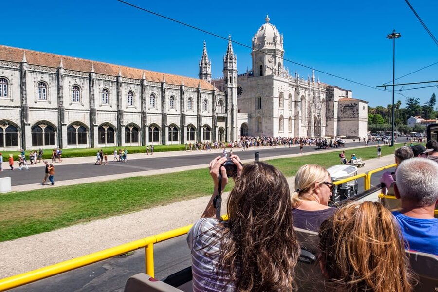 Lisbon: City Sightseeing Hop-On Hop-Off Bus Tour - Price, comfort, and the small frustrations