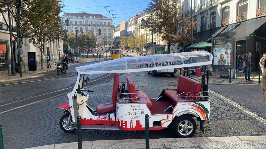 Lisbon: City Tour by Tuk Tuk - Pastéis de Belém: a sweet stop with a practical purpose