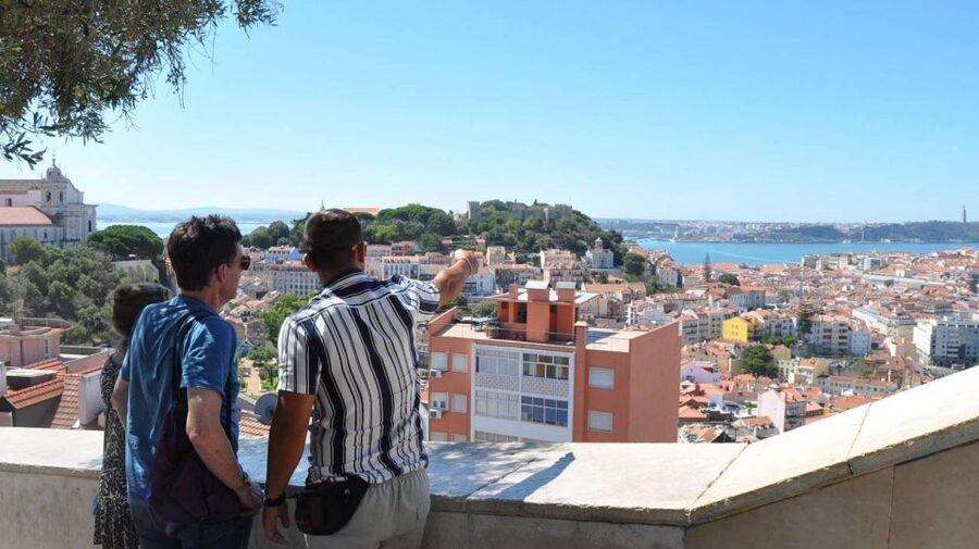 Lisbon City Tour: Full-Day - Rossio, Baixa, Chiado, and the Castle Quarter