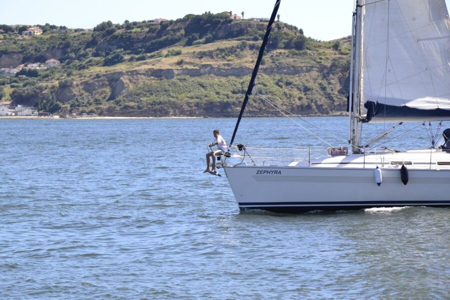 Lisbon: Day and Sunset Tour on the Tagus River - Turning downstream past Lisbon’s riverfront