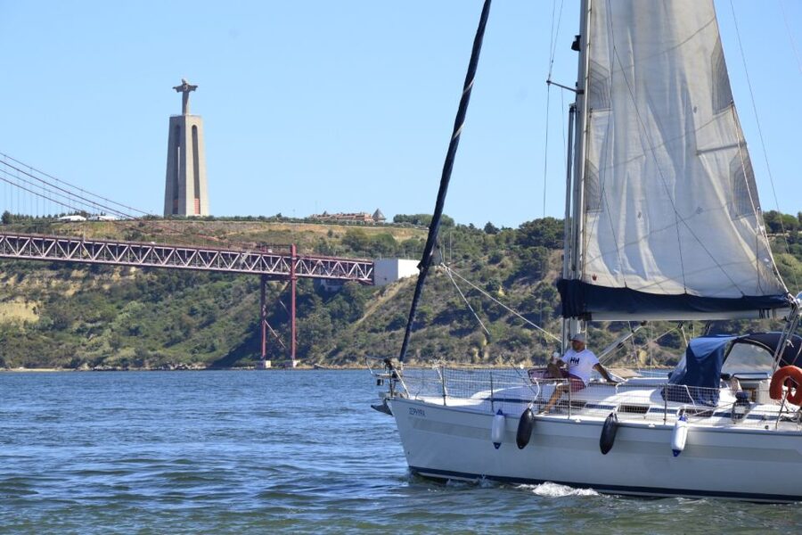 Lisbon: Day and Sunset Tour on the Tagus River - Why the sunset timing matters