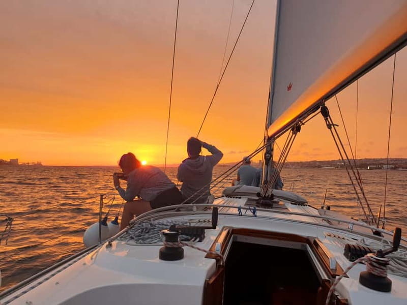 Lisbon: Daytime or Sunset Boat Cruise with History and Wine - Alfama and Commerce Square from the Tagus