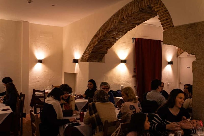 Lisbon: Dinner with Fado Show with the Rising Stars of Fado - Listening to the New Generation of Fado
