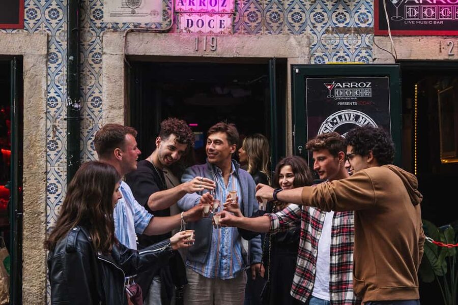 Lisbon: Drunken History Walking Tour with Included Drinks - Who will enjoy this Lisbon night most?