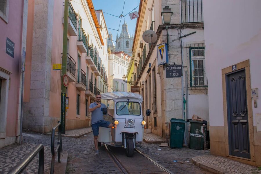 Lisbon: Early Morning TukTuk Tour - hotel/cruise ship pickup - Ending on Avenida da Liberdade