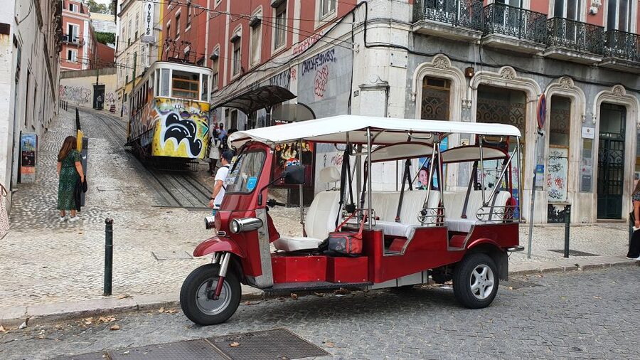 Lisbon: Electric Tuk Tuk Private Tour of the Seven Hills - Who Should Book This Lisbon Tuk Tuk Tour?
